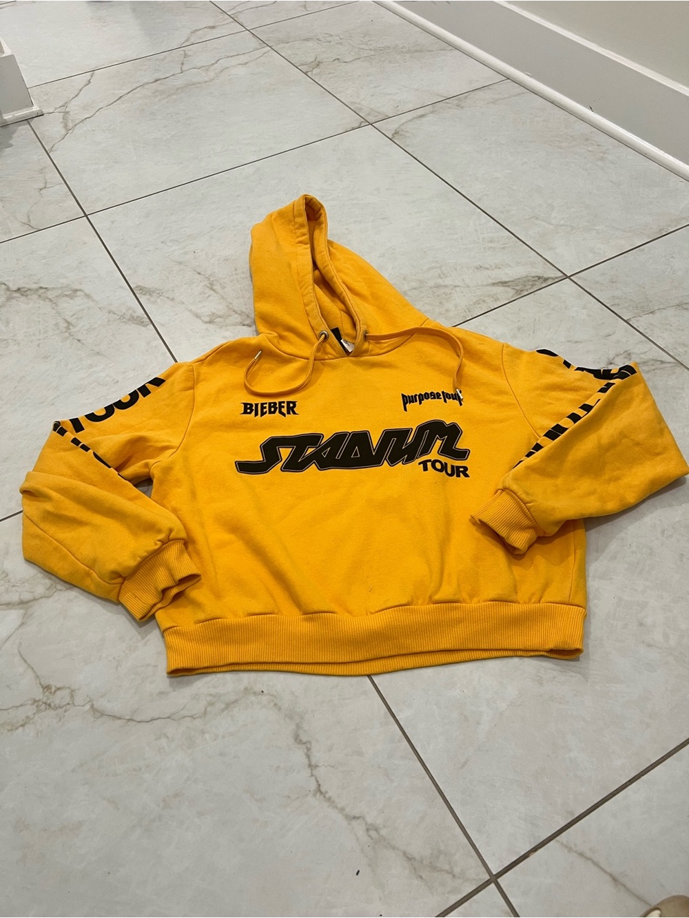 Justin Bieber Yellow Purpose Stadium Tour Cropped Hoodie Size Medium